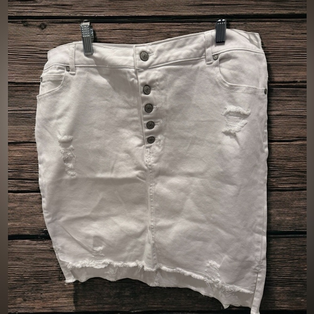 Stylish White Button-Front Midi‎ Skirt New without tags